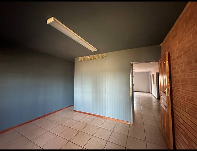 100.50M² OFFICE TO LET IN HIGHVELD
